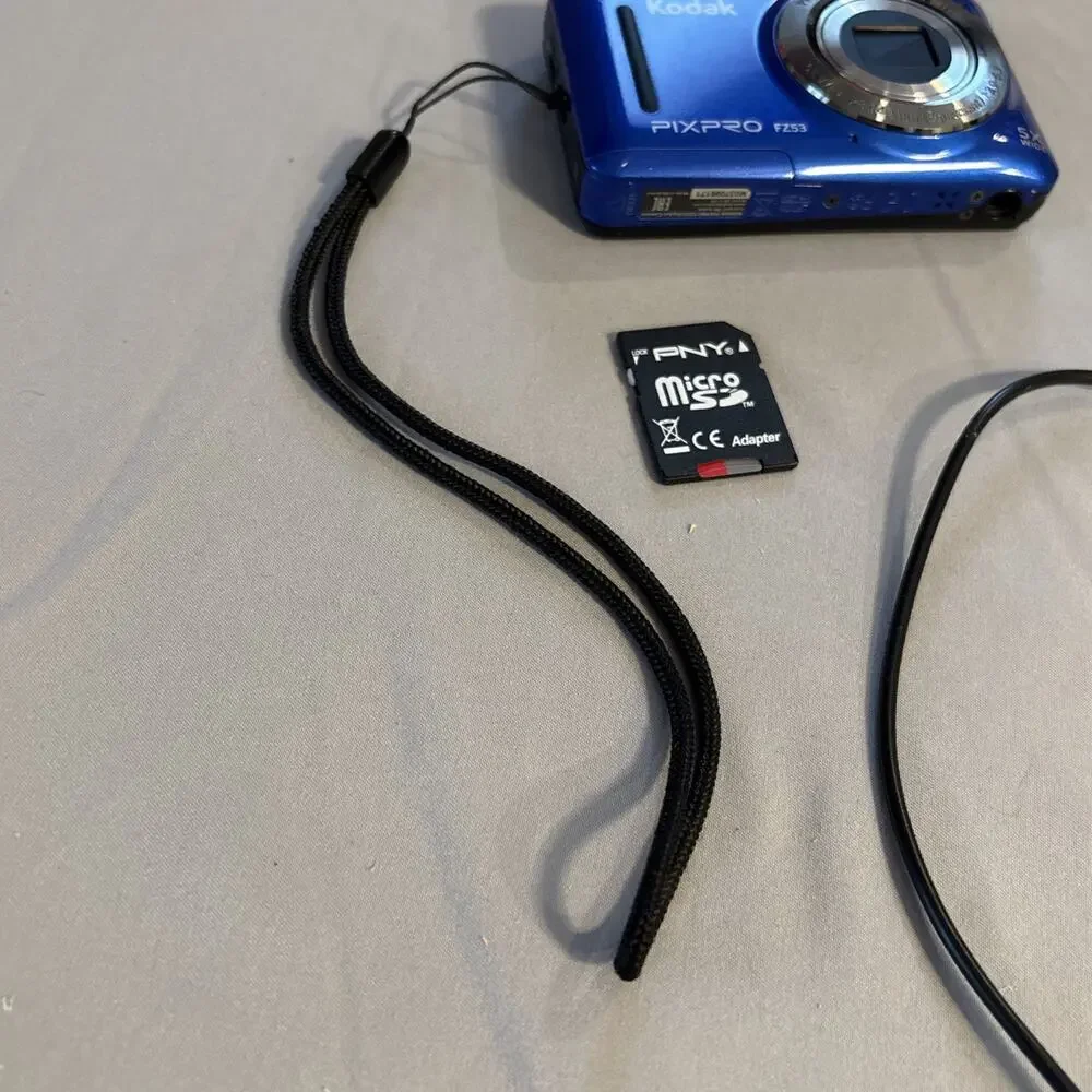 Kodak PIXPRO FZ53 5X Digital Camera 16.0MP W/ Battery, Charger, & Memory Card